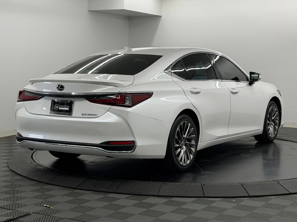 Used 2025 Lexus ES 300h w/ Luxury Package FWD image 10