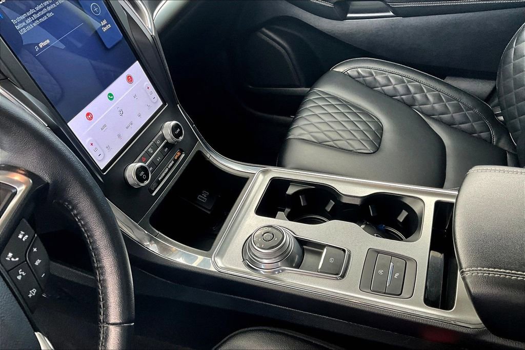 Used 2024 Ford Edge Titanium image 18
