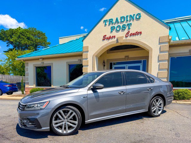 Used 2018 Volkswagen Passat 2.0T S FWD image 3