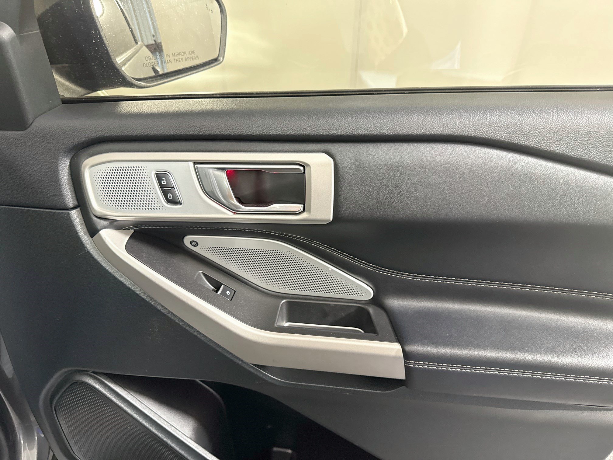 Used 2024 Ford Explorer Limited w/ Limited Technology Package RWD image 31