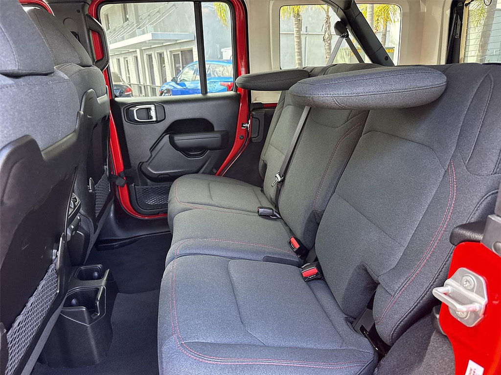 Used 2025 Jeep Wrangler Unlimited Rubicon AWD/4WD image 22
