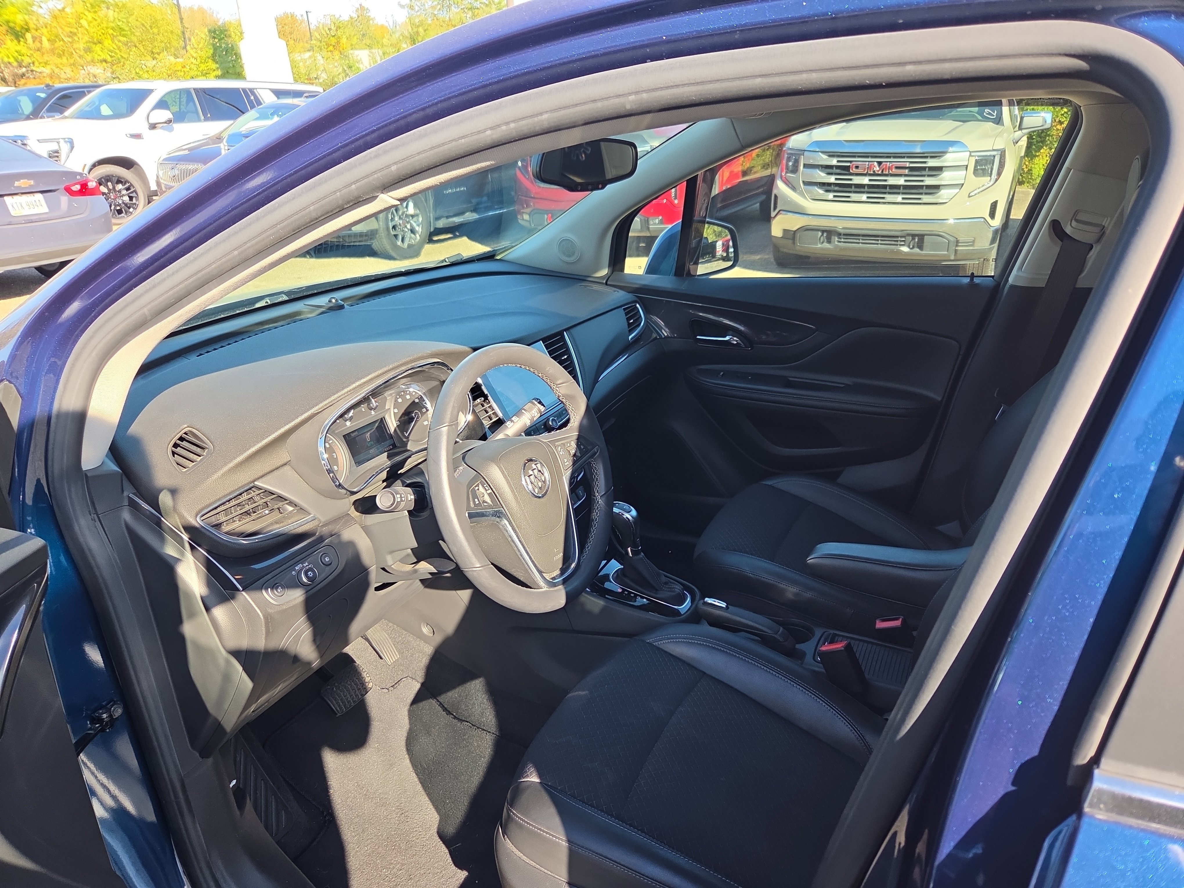 Used 2019 Buick Encore Sport Touring FWD image 7