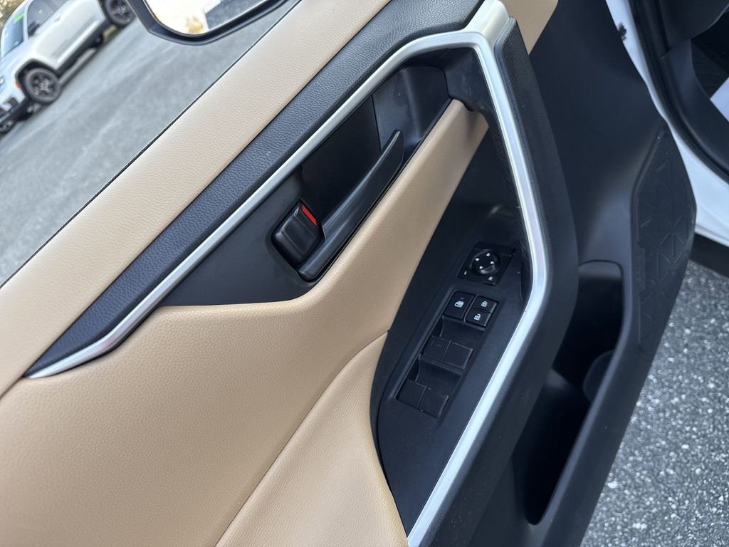 Used 2023 Toyota RAV4 LE image 7