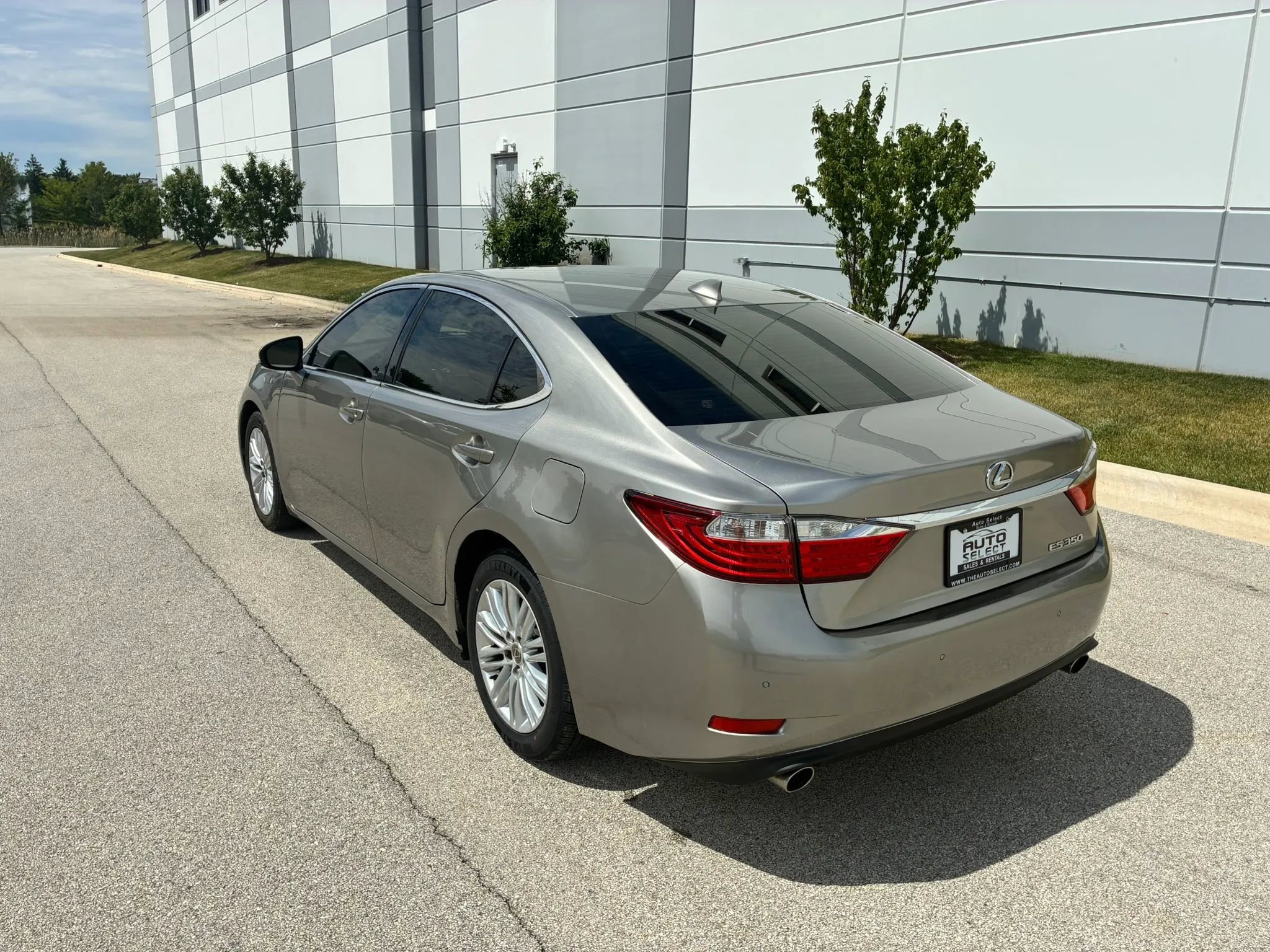 Used 2015 Lexus ES 350 w/ Luxury Package FWD image 7