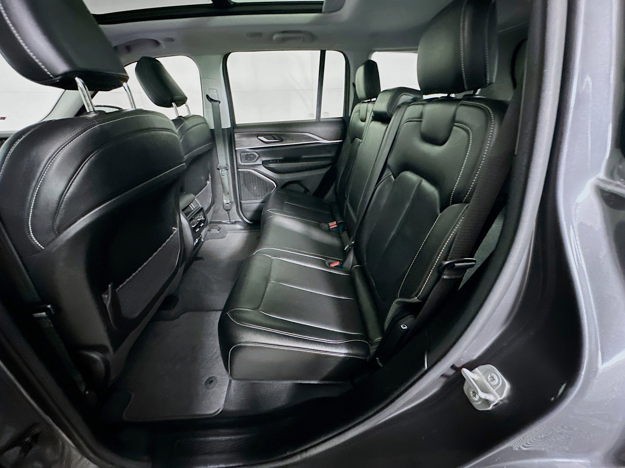 Used 2022 Jeep Grand Cherokee Limited 4xe image 30