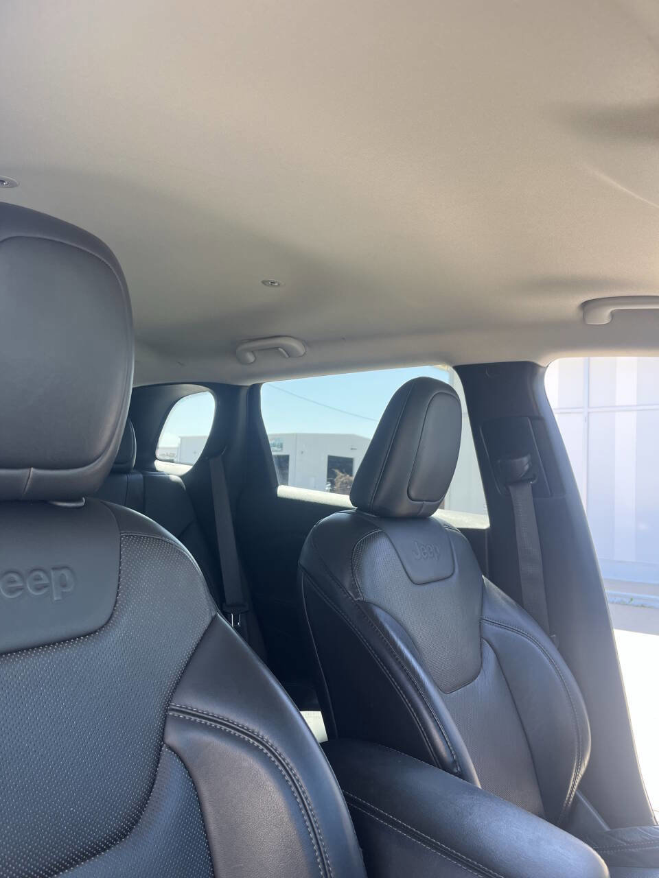 Used 2019 Jeep Cherokee Limited w/ Technology Group image 13