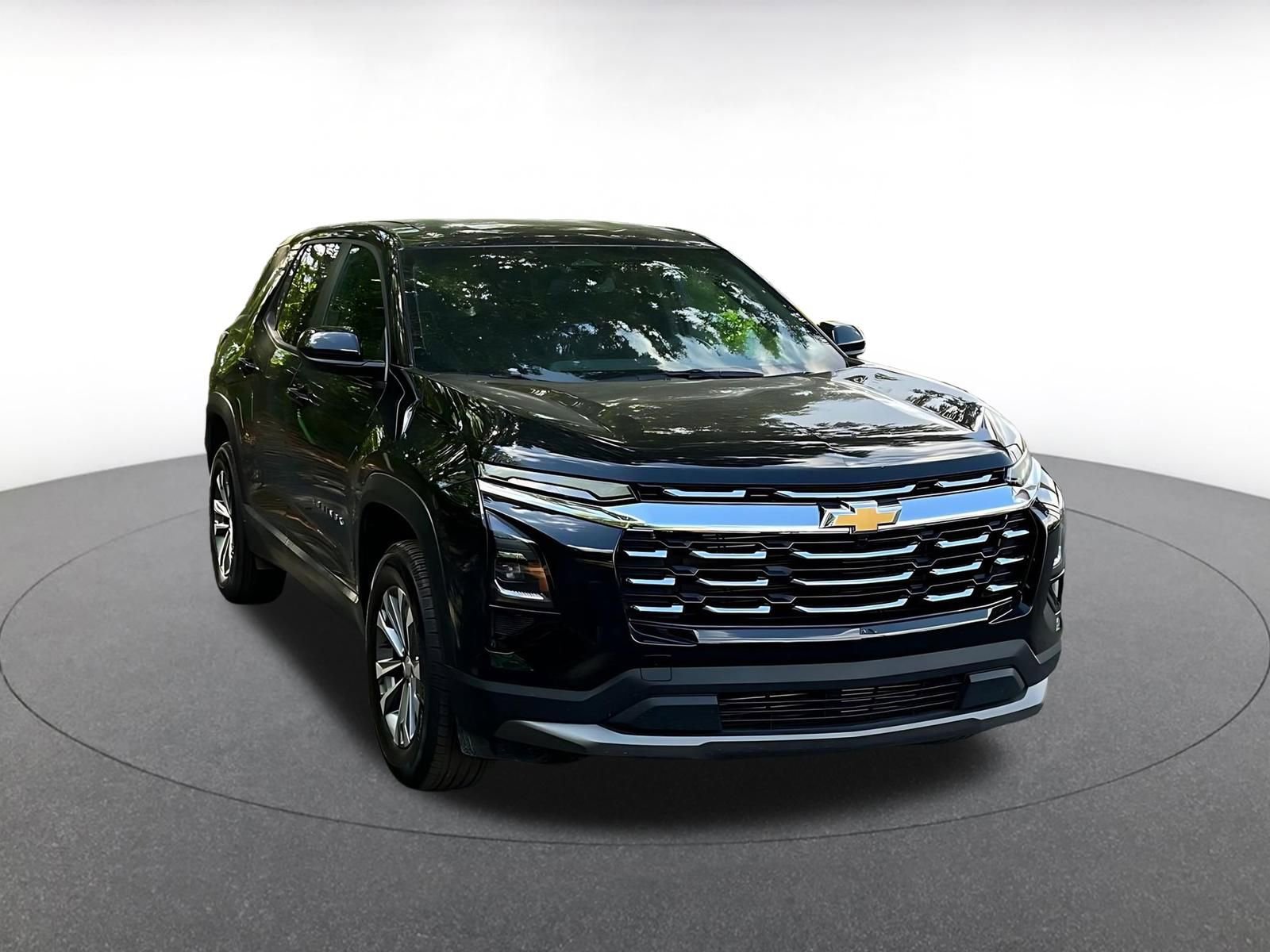 Used 2025 Chevrolet Equinox LT AWD/4WD image 2