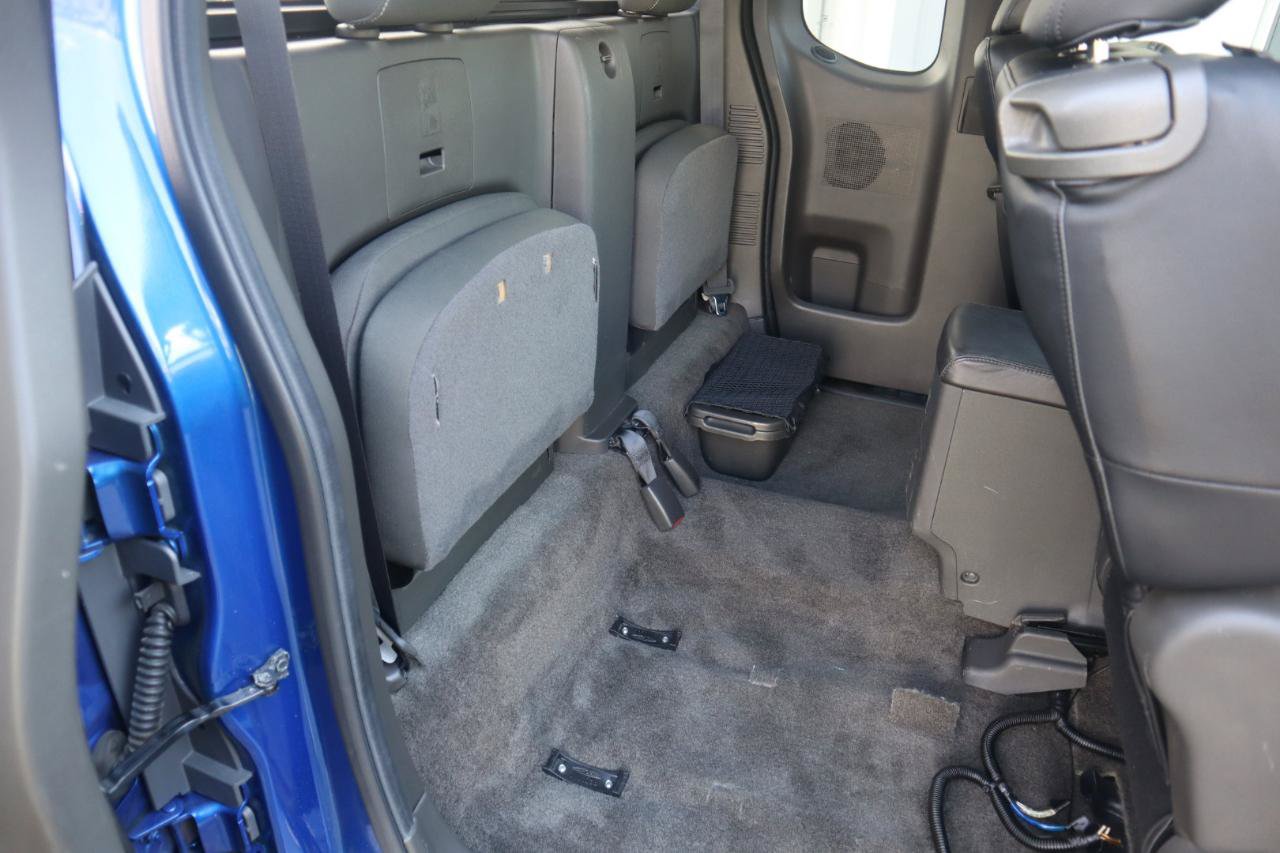 Used 2013 Nissan Frontier PRO-4X AWD/4WD image 46