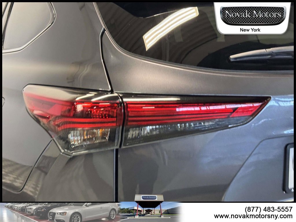 Used 2022 Toyota Highlander L image 6