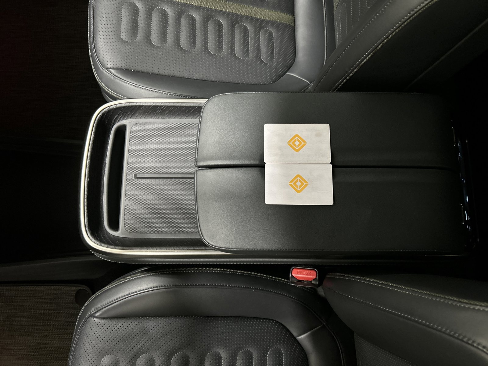 Used 2025 Rivian R1S Adventure image 31