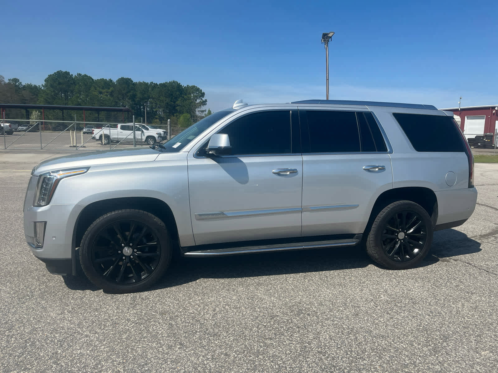 Used 2020 Cadillac Escalade Platinum image 2