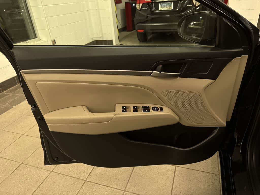 Used 2018 Hyundai Elantra Limited FWD image 28