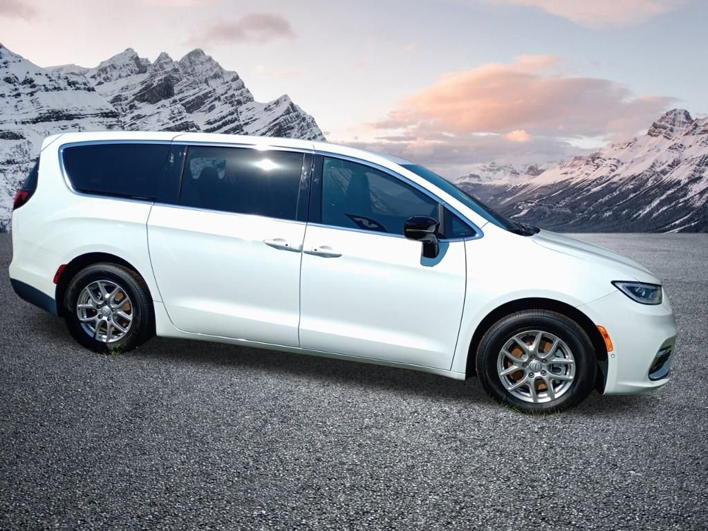 New 2026 Chrysler Pacifica Select image 7