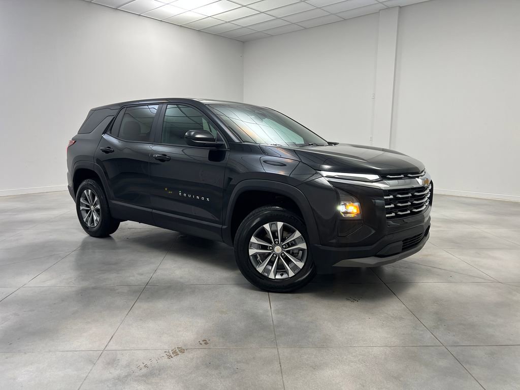 Used 2026 Chevrolet Equinox LT FWD image 1