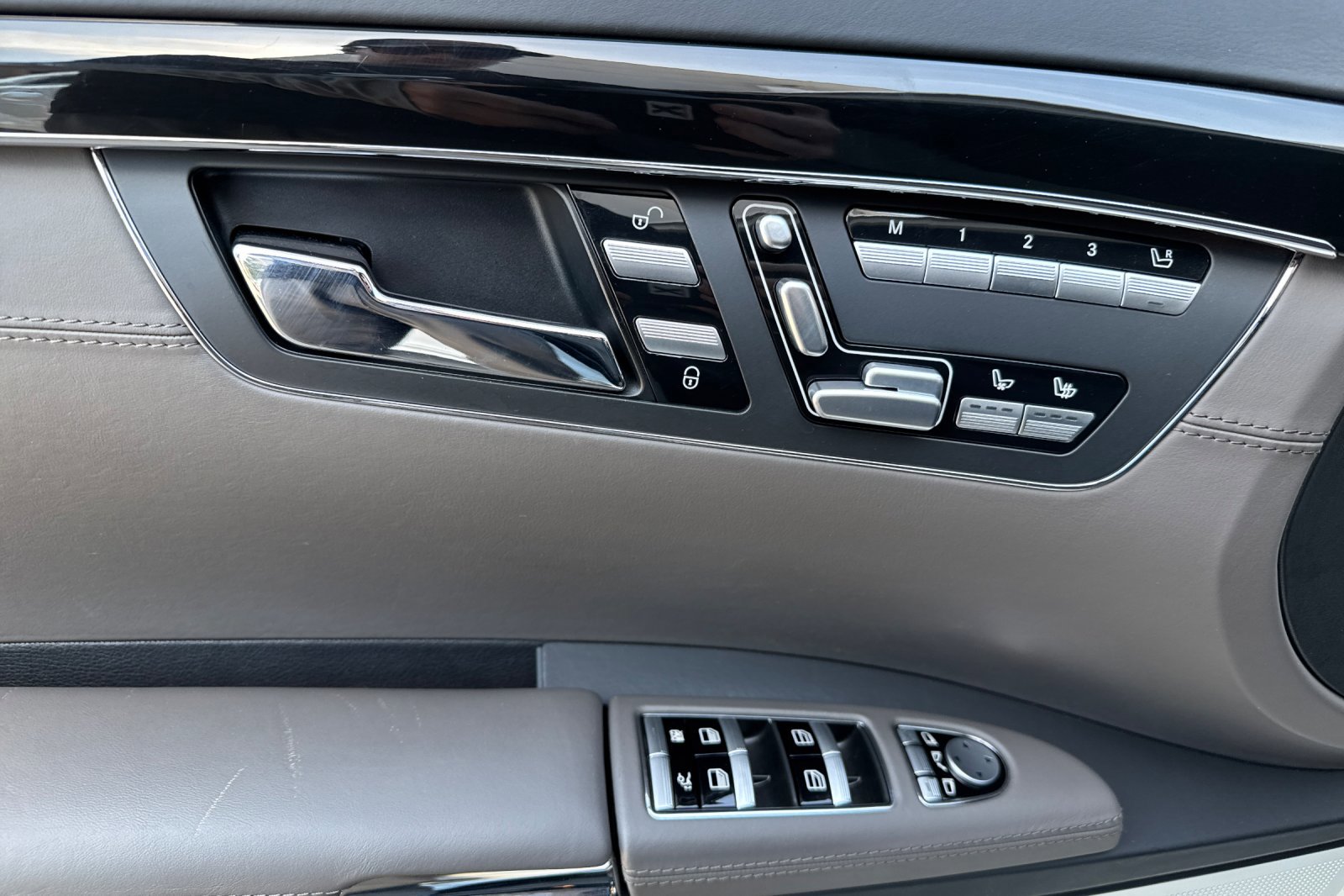 Used 2011 Mercedes-Benz S 63 AMG image 11