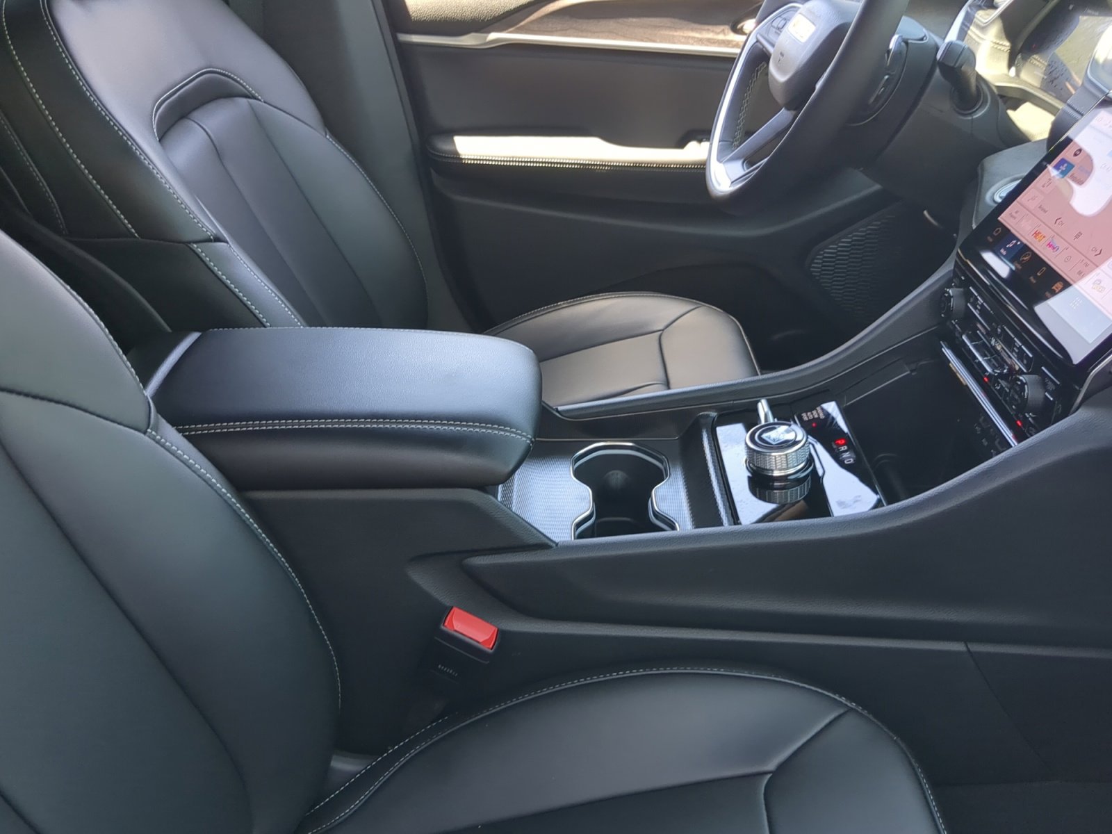 New 2025 Jeep Grand Cherokee Limited w/ Black Appearance Package image 19