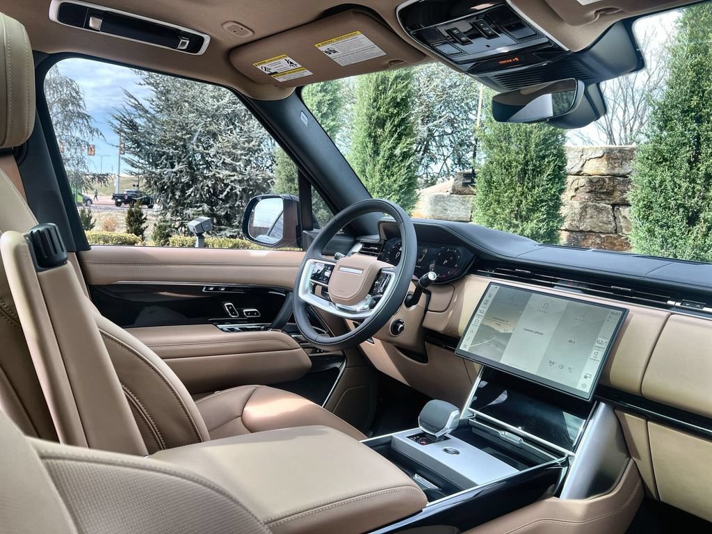 New 2026 Land Rover Range Rover Long Wheelbase SE AWD/4WD image 14
