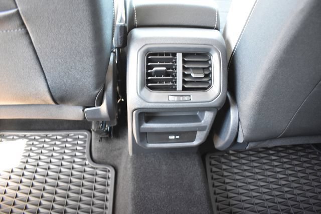 Used 2025 Volkswagen Taos SE FWD image 27