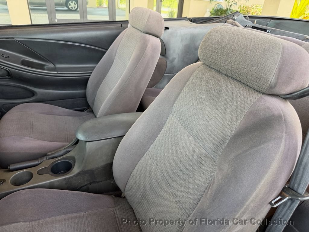 Used 2002 Ford Mustang Convertible RWD image 8