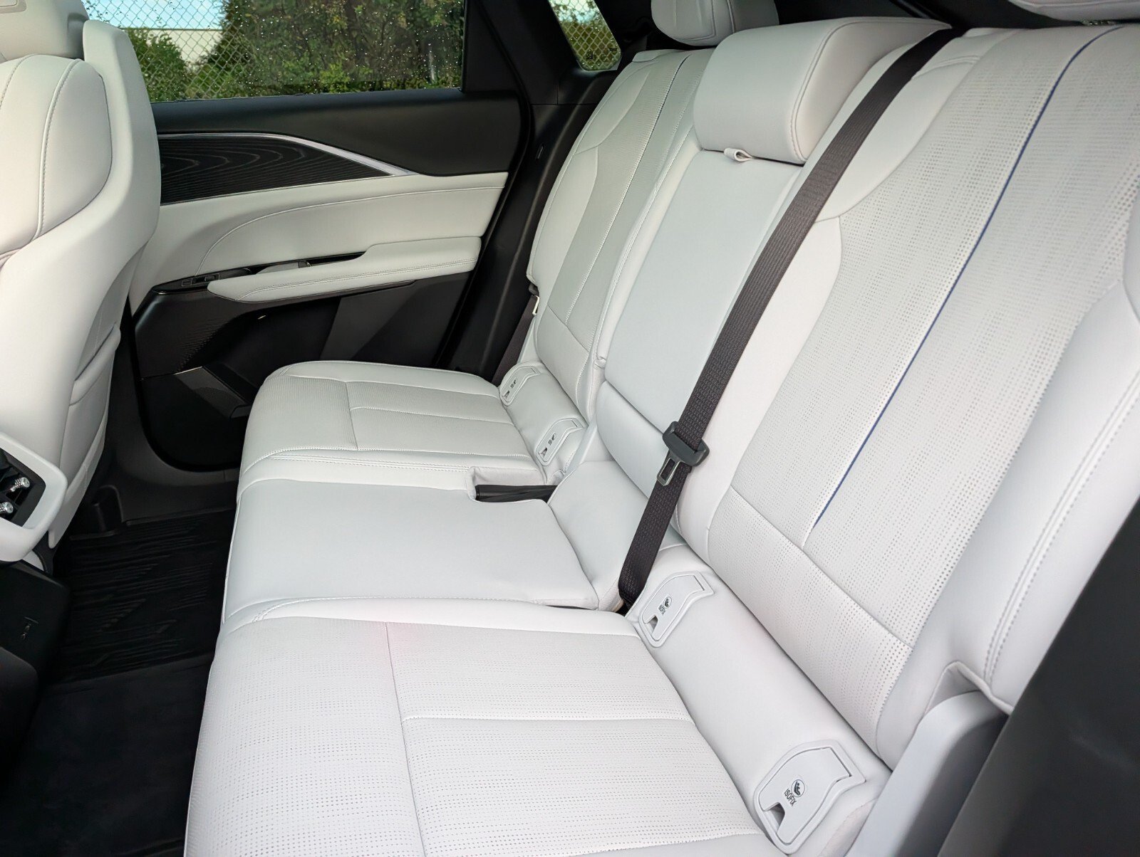 Used 2024 Cadillac Lyriq Sport AWD/4WD image 27