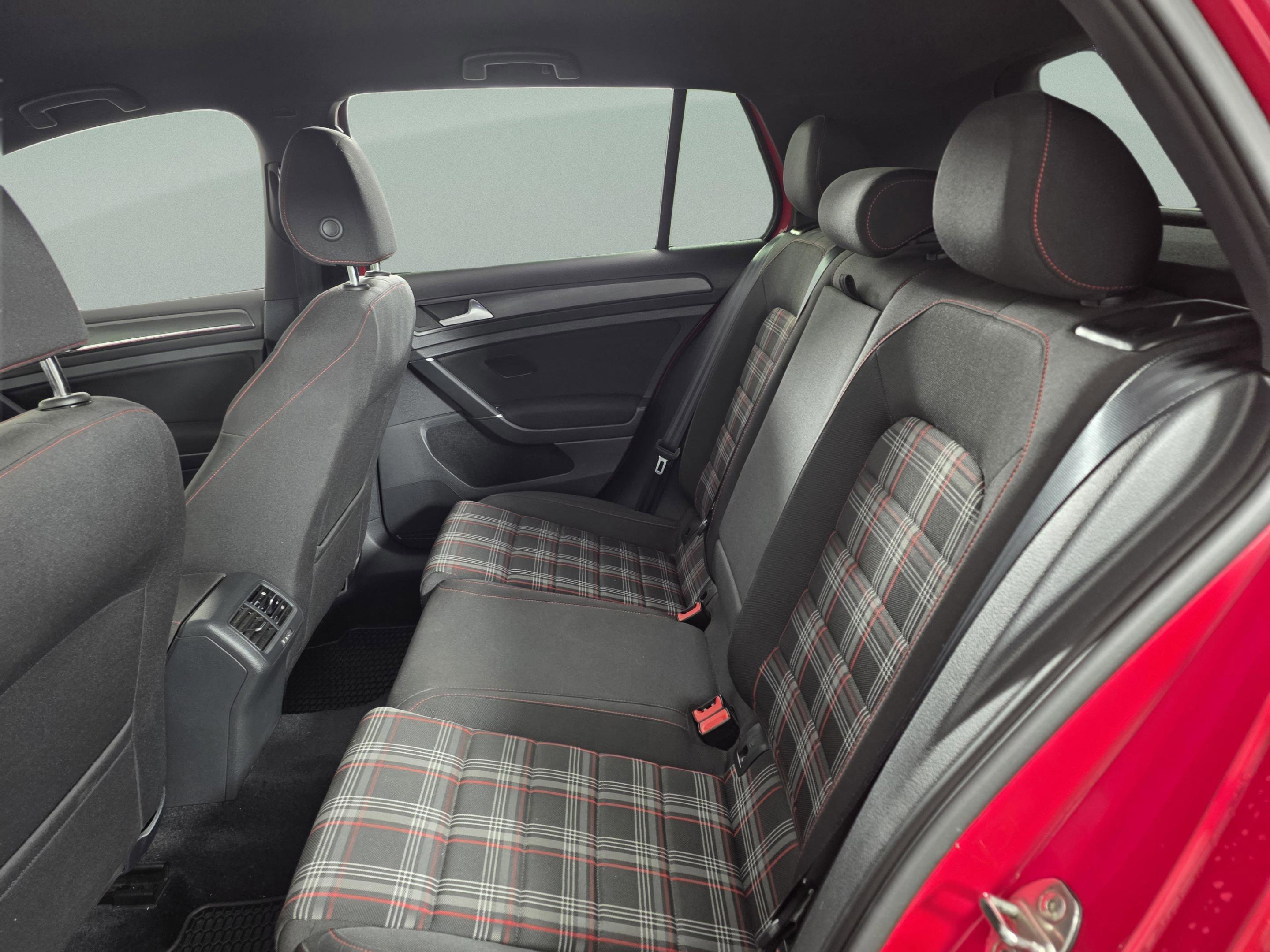 Used 2020 Volkswagen Golf S image 20