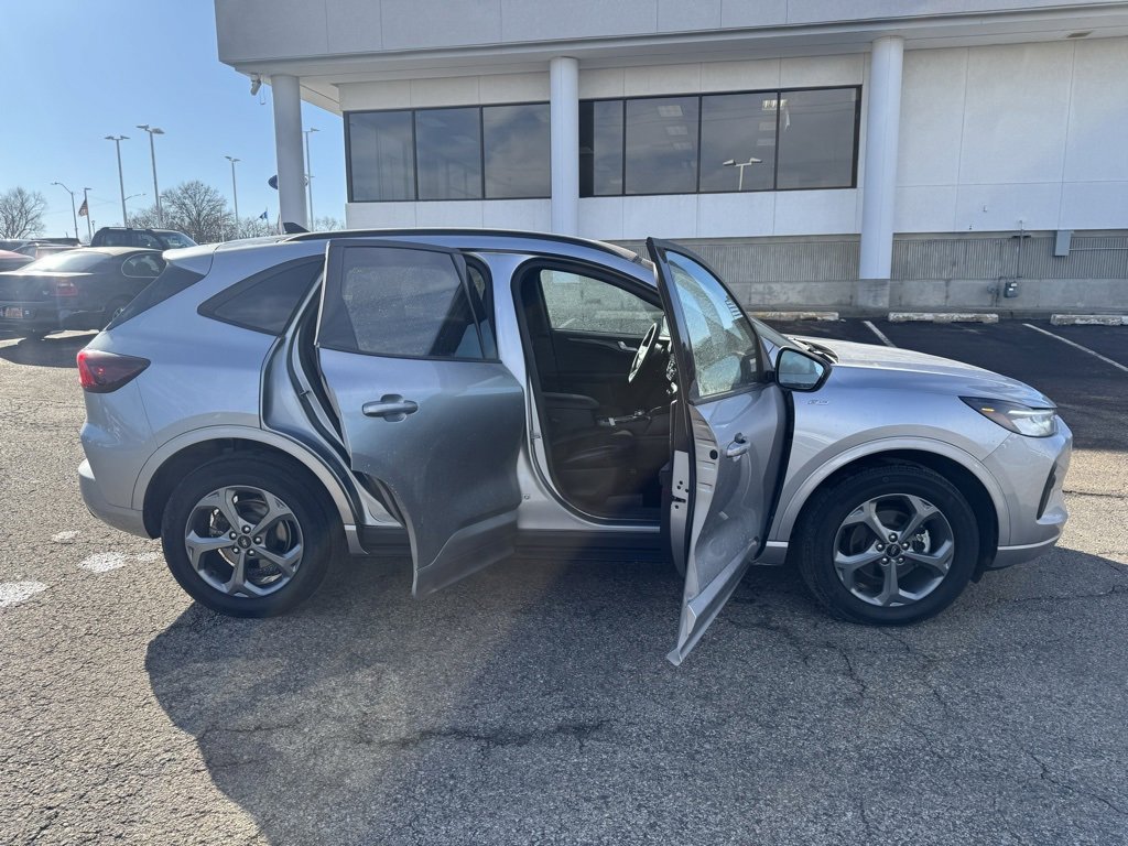 Used 2023 Ford Escape ST-Line image 8