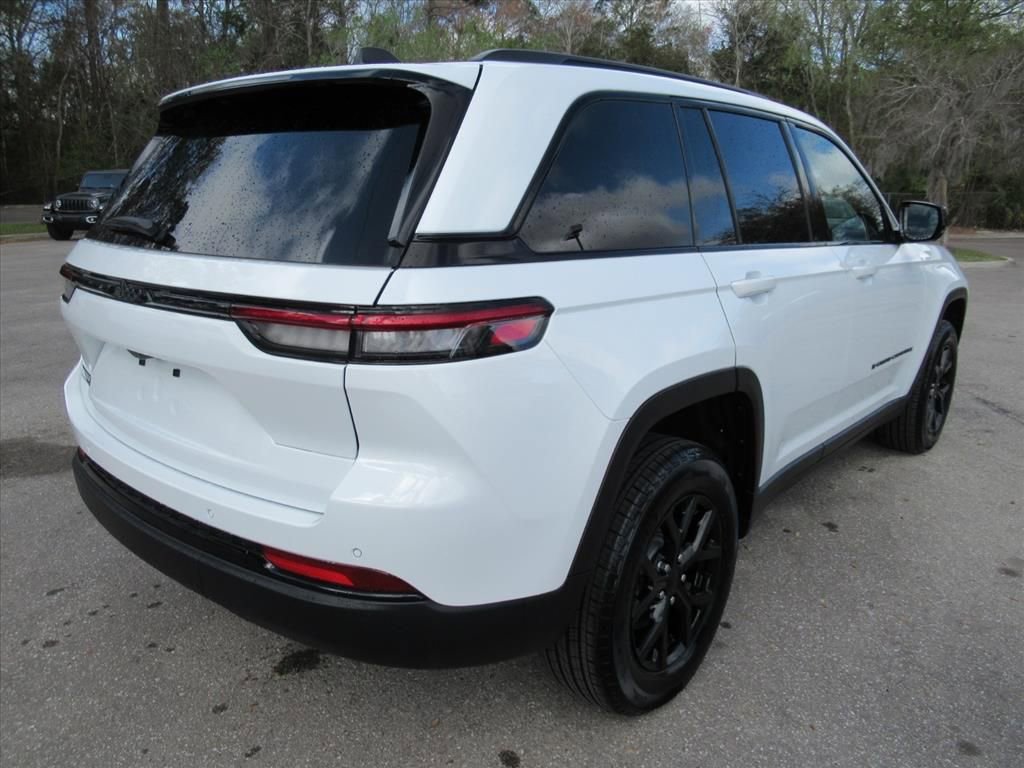 Certified 2025 Jeep Grand Cherokee Altitude image 7
