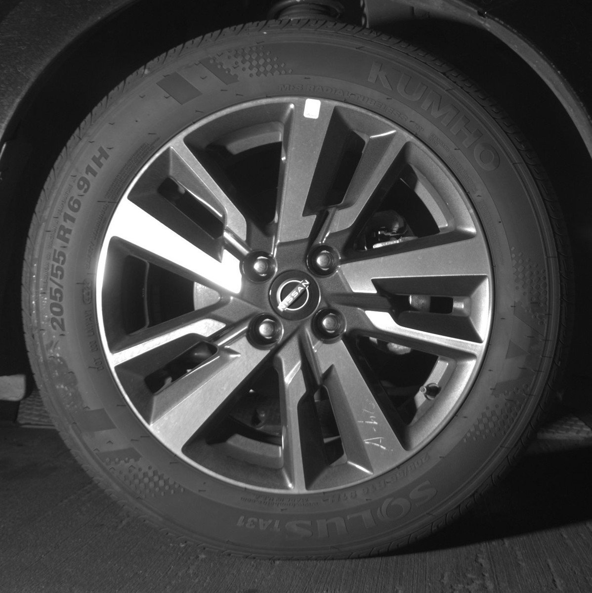 Used 2025 Nissan Versa SV image 13