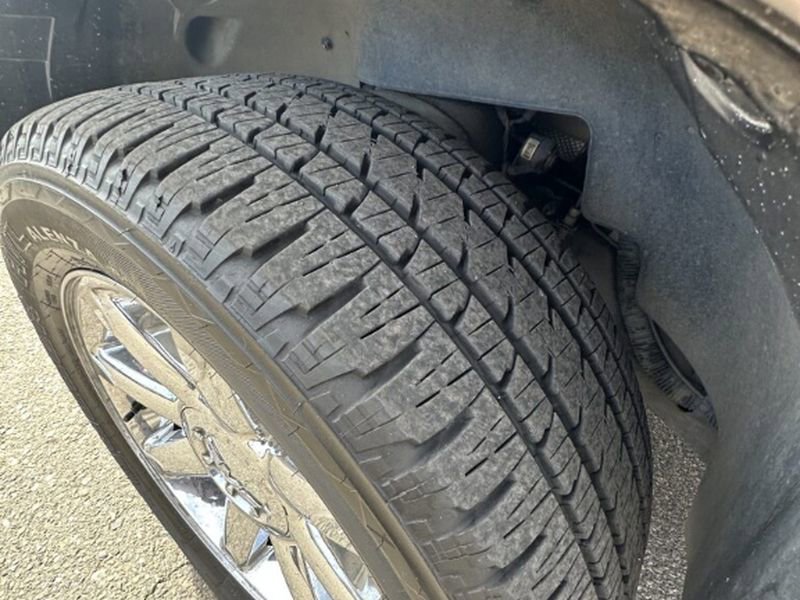 Used 2011 GMC Yukon XL Denali image 26