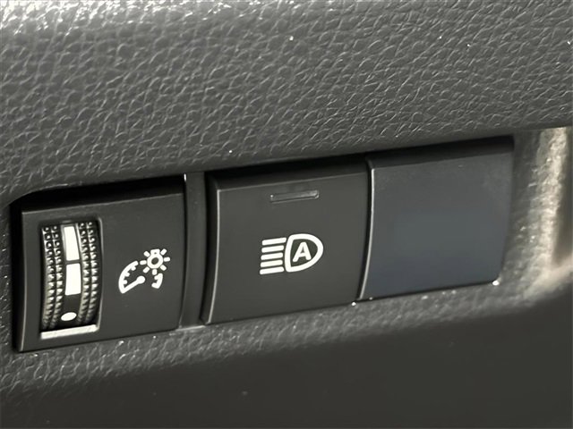 Used 2020 Toyota RAV4 XLE image 15