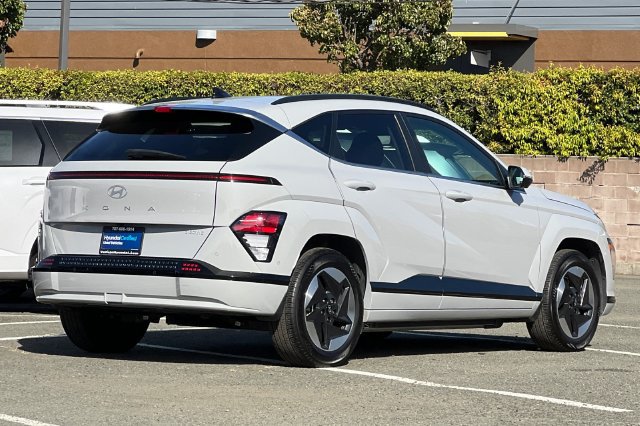 Certified 2025 Hyundai Kona Limited FWD image 5