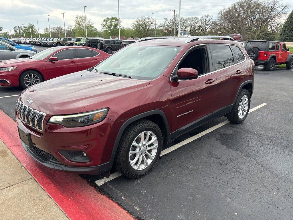 Used 2019 Jeep Cherokee Latitude w/ Cold Weather Group FWD image 3
