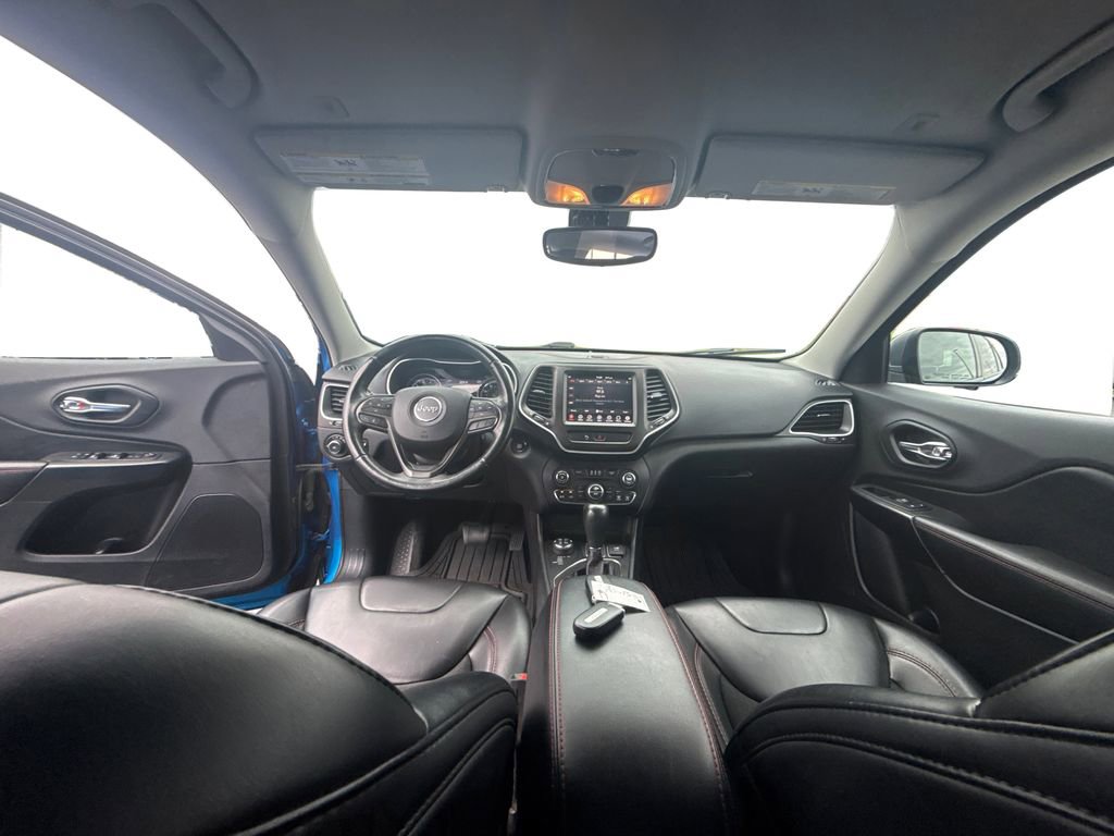 Used 2019 Jeep Cherokee Trailhawk w/ Cold Weather Group AWD/4WD image 9