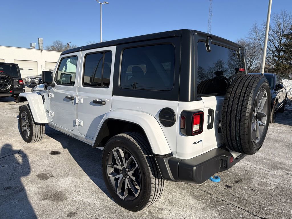 Used 2024 Jeep Wrangler Unlimited w/ Convenience Group AWD/4WD image 3
