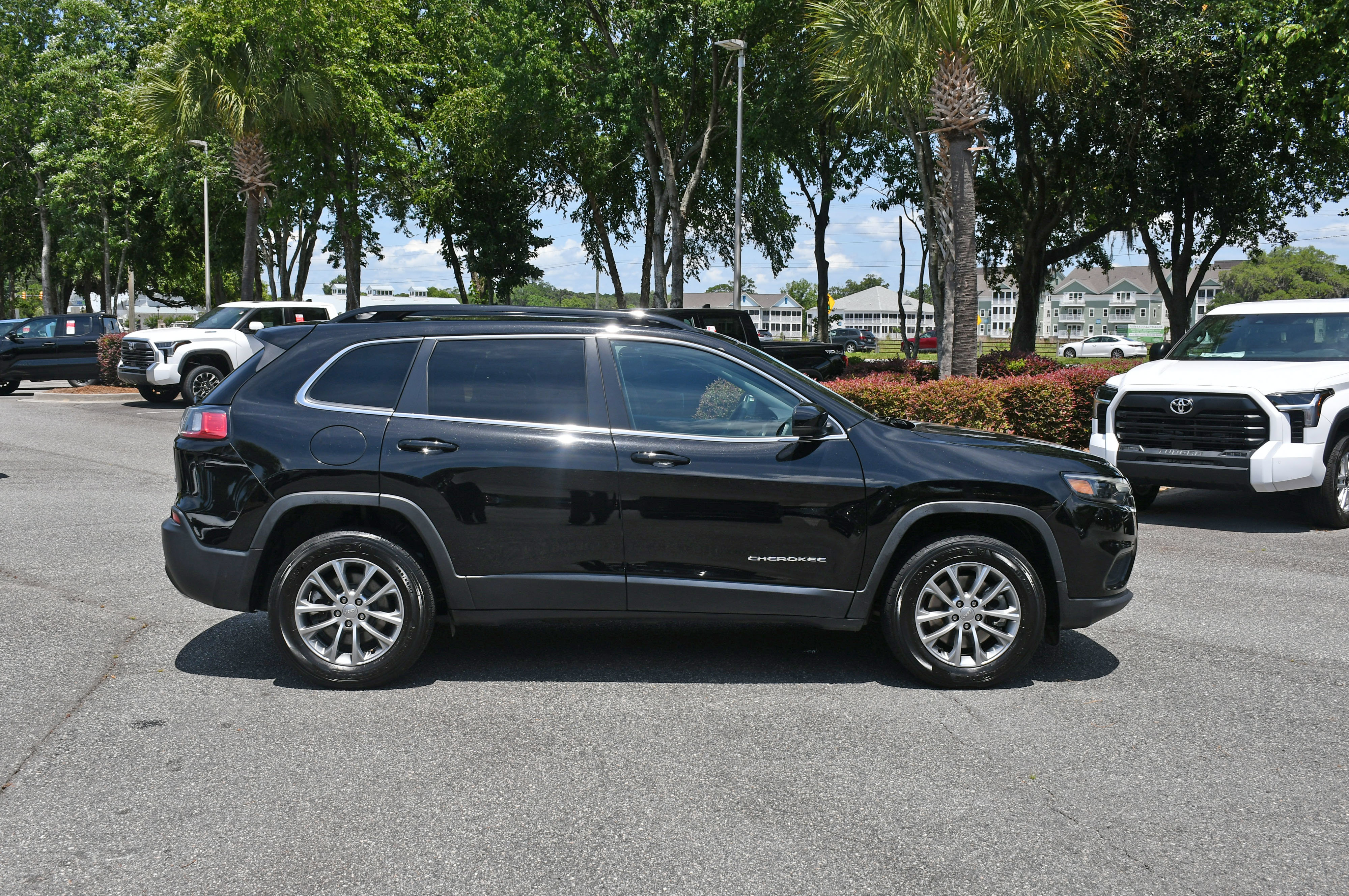 Used 2022 Jeep Cherokee Latitude Lux AWD/4WD image 5