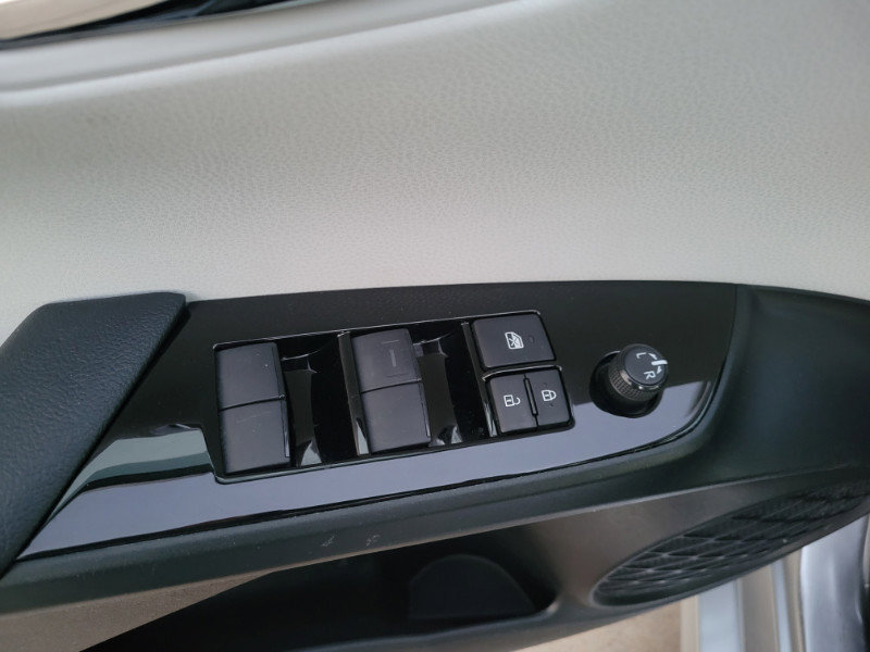 Used 2022 Toyota Prius LE FWD image 12