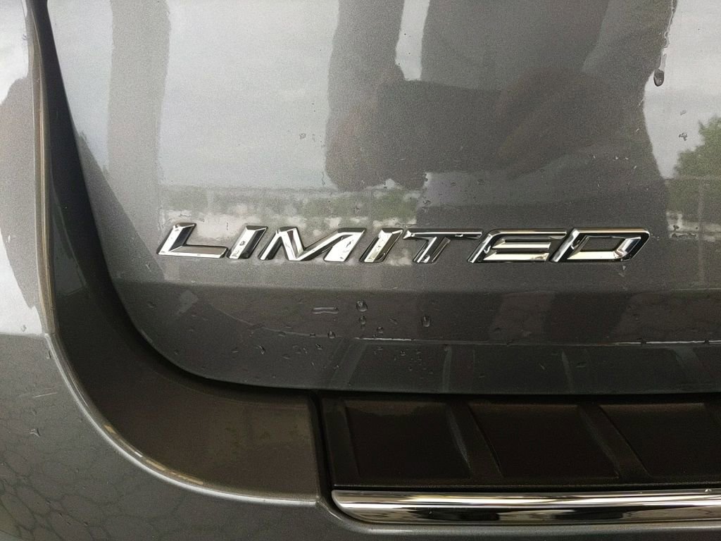 Used 2023 Ford Explorer Limited w/ Equipment Group 301A AWD/4WD image 8