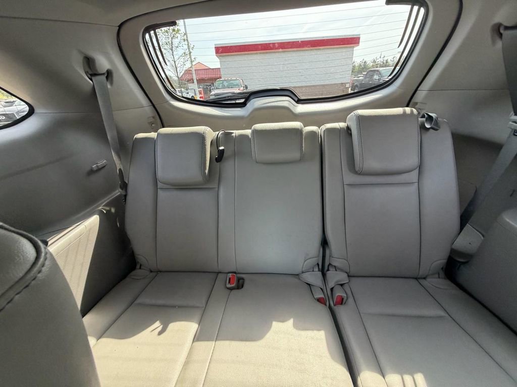 Used 2018 Toyota Highlander XLE FWD image 14