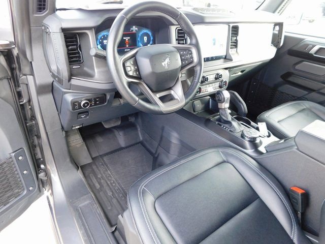 Used 2025 Ford Bronco Badlands image 13
