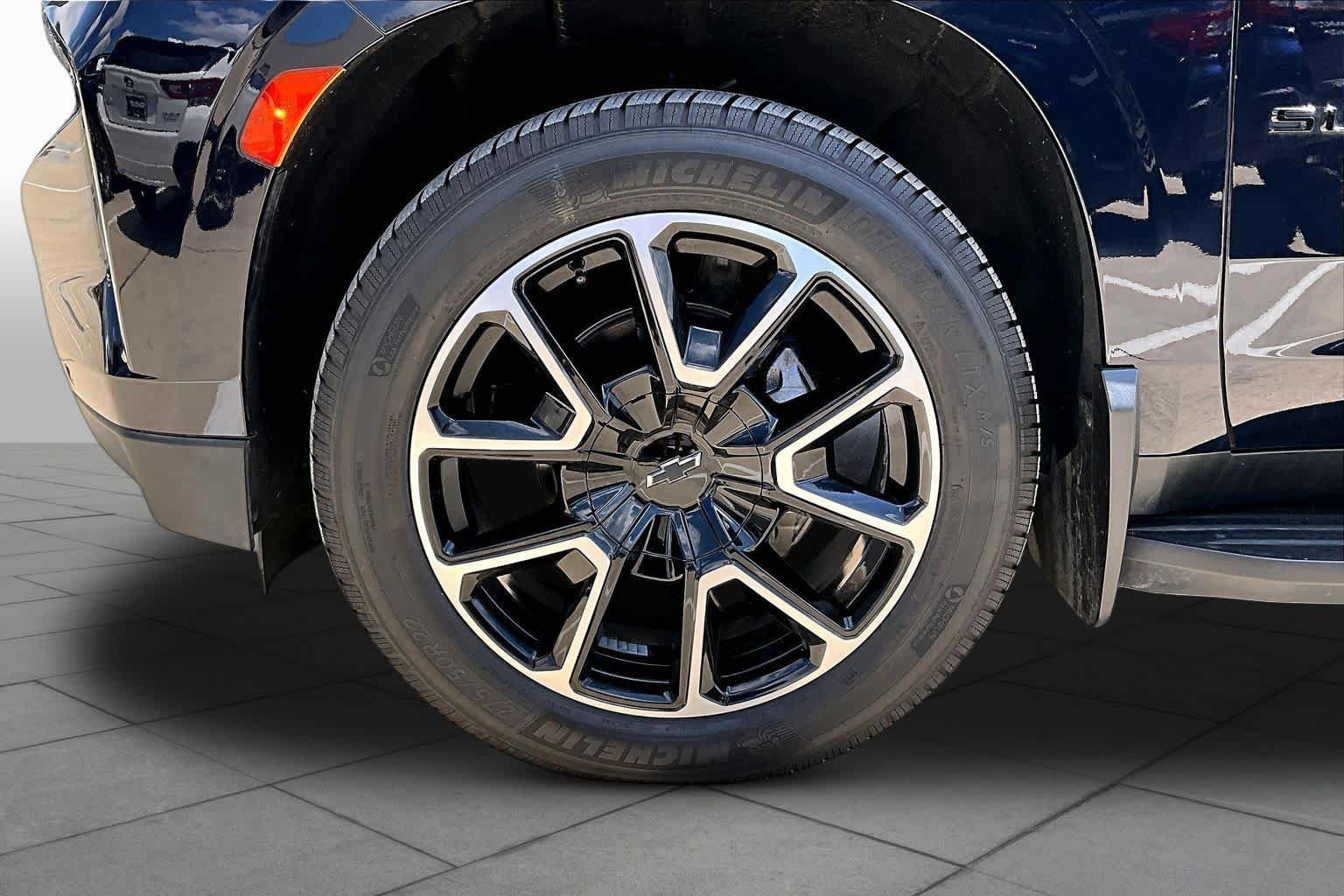 Used 2021 Chevrolet Suburban RST w/ Luxury Package AWD/4WD image 10