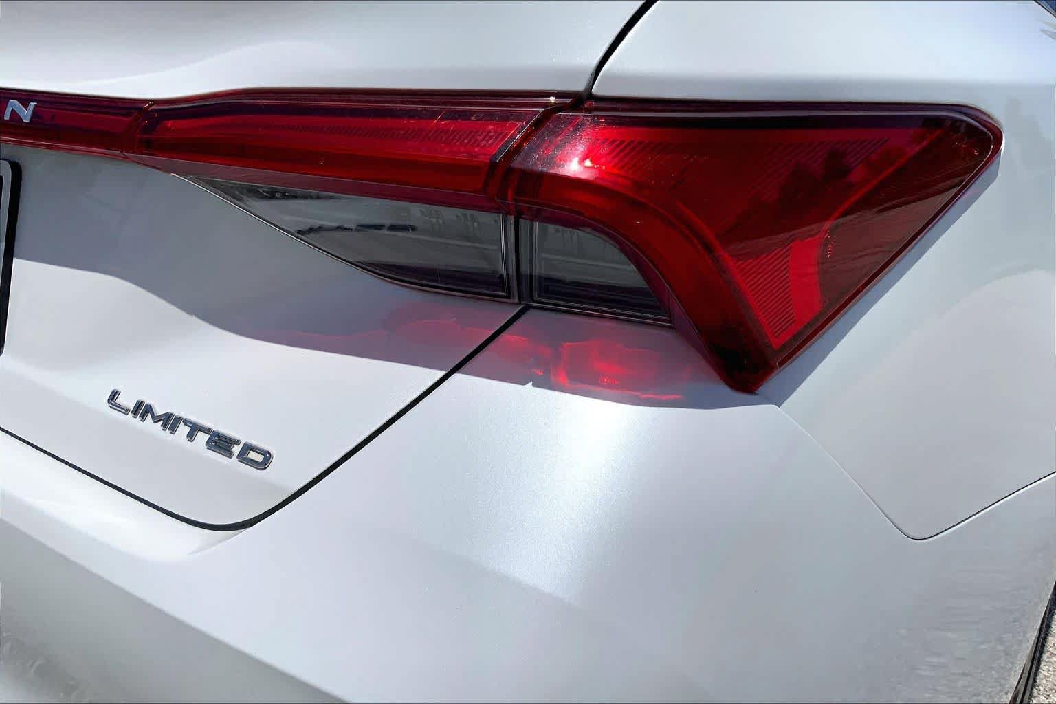 Used 2022 Toyota Avalon Limited w/ Advanced Safety Package FWD image 30