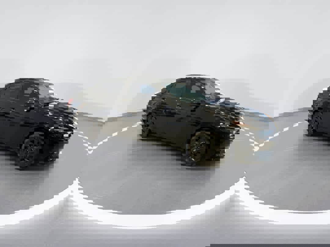 Used 2023 Hyundai Elantra SEL image 2