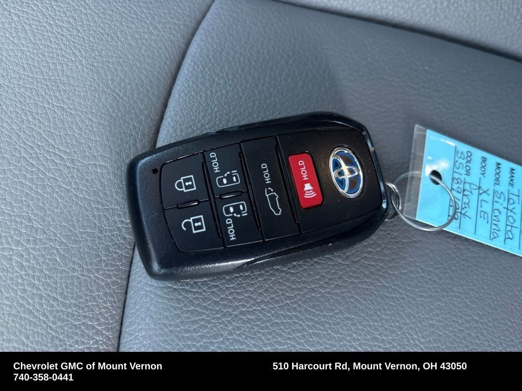 Used 2025 Toyota Sienna XLE w/ XLE Plus Package image 31