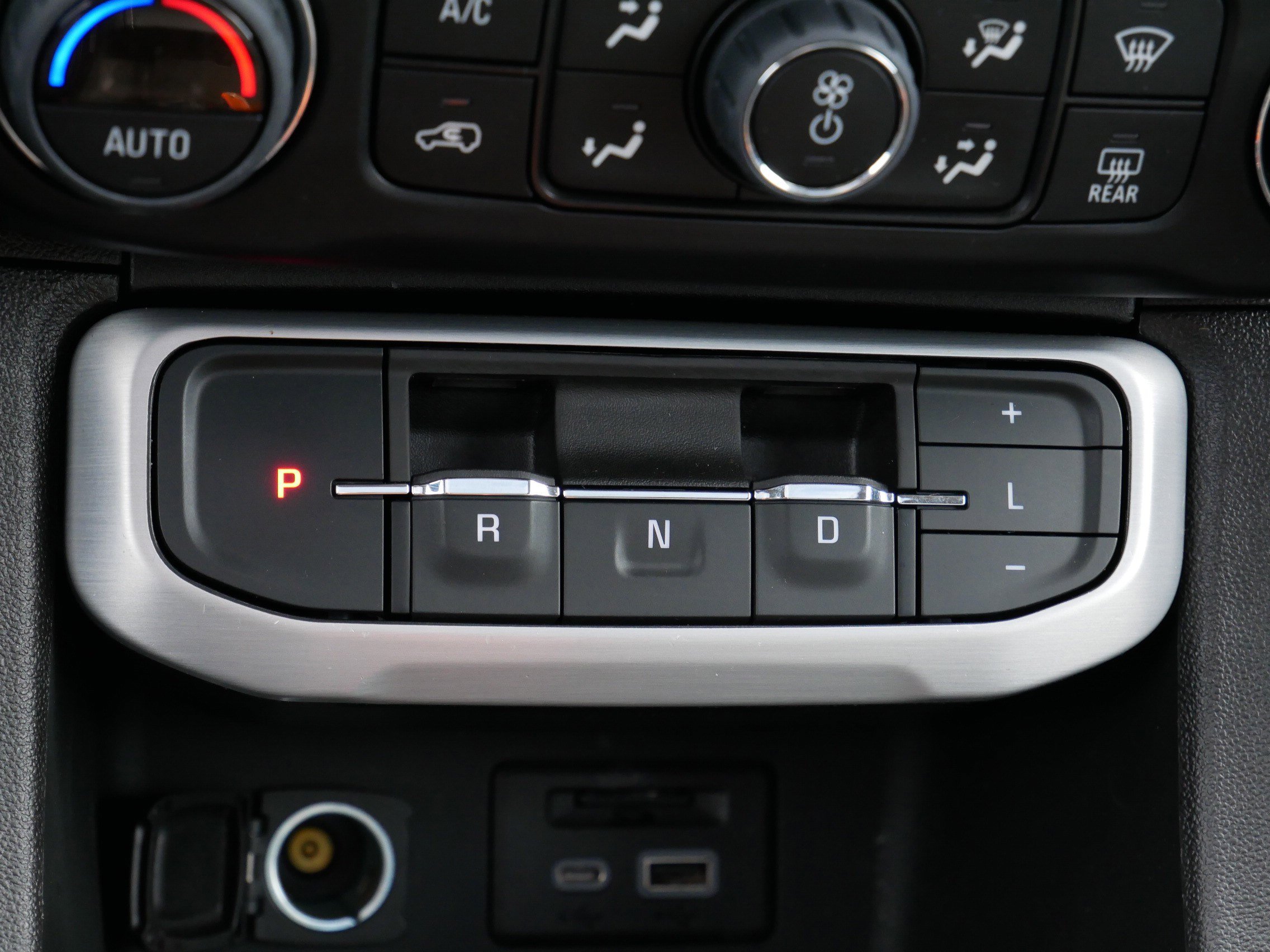 Used 2023 GMC Acadia SLT w/ Preferred Package image 25