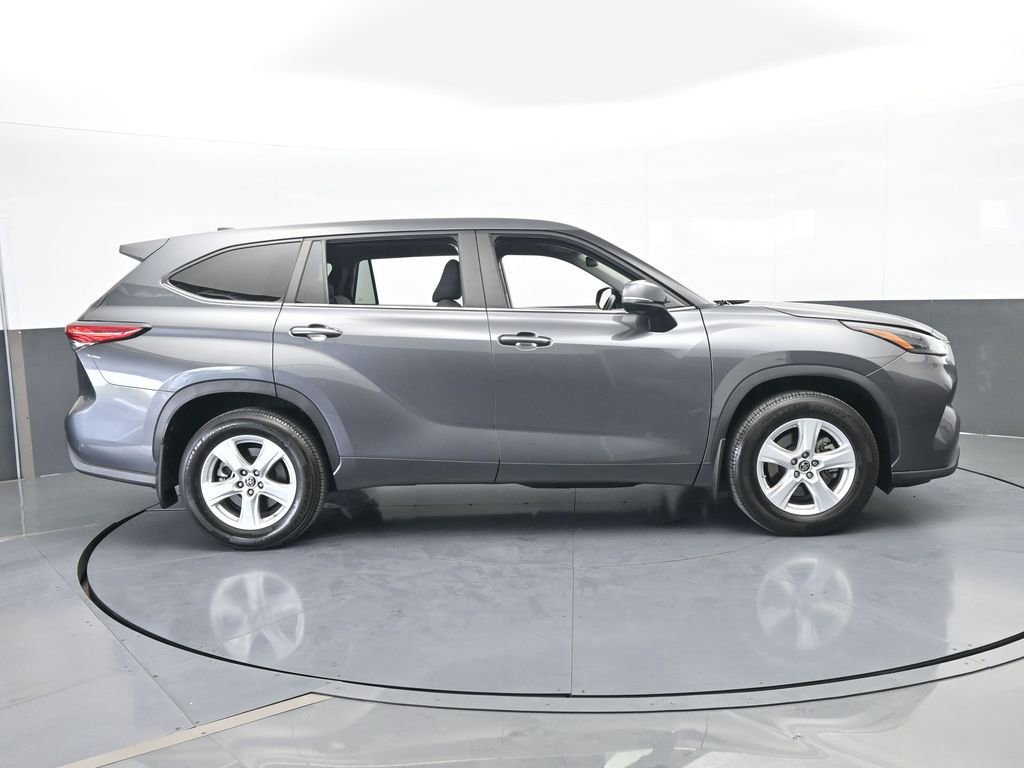 Used 2023 Toyota Highlander LE image 7