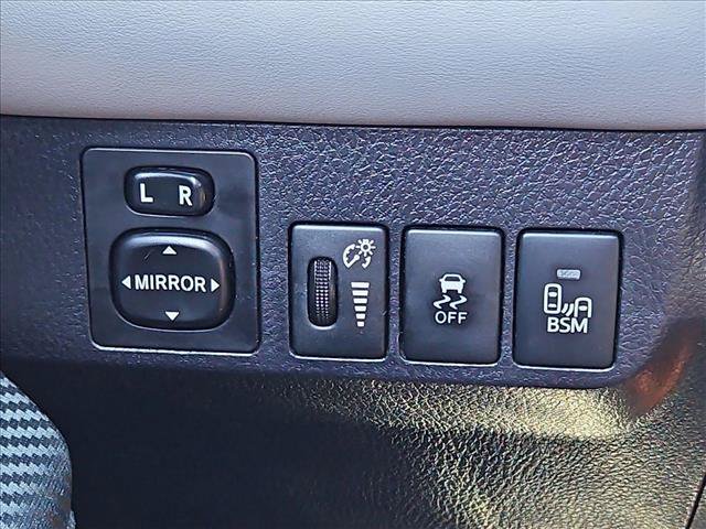 Used 2015 Toyota RAV4 Limited w/ Technology Package FWD image 17