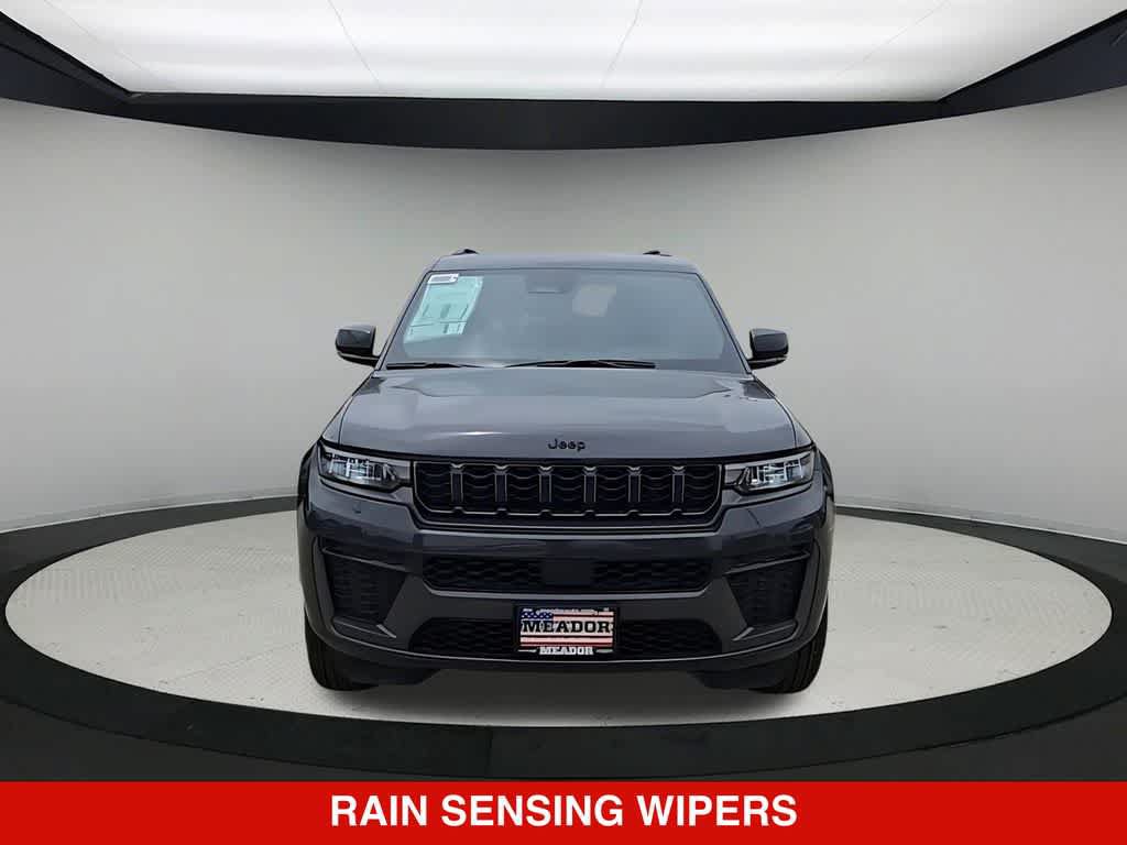 New 2026 Jeep Grand Cherokee Altitude AWD/4WD image 3