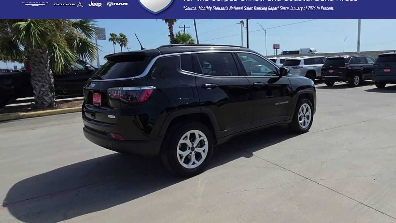 Used 2025 Jeep Compass Latitude w/ Sun & Sound Group AWD/4WD image 8