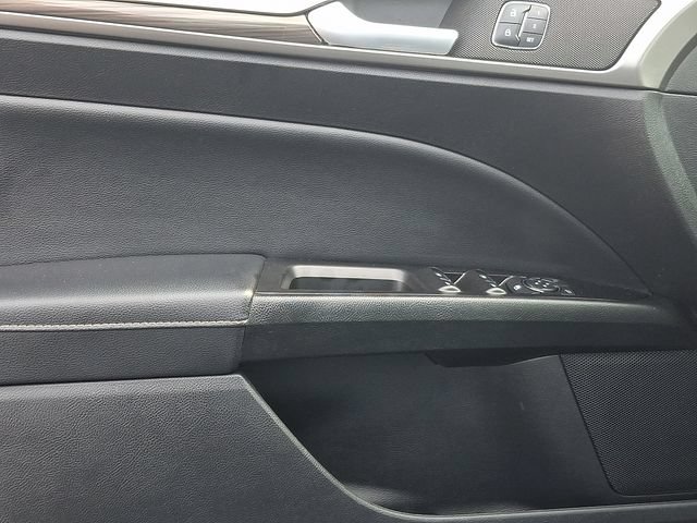 Used 2018 Ford Fusion SE w/ Fusion SE Technology Package FWD image 12
