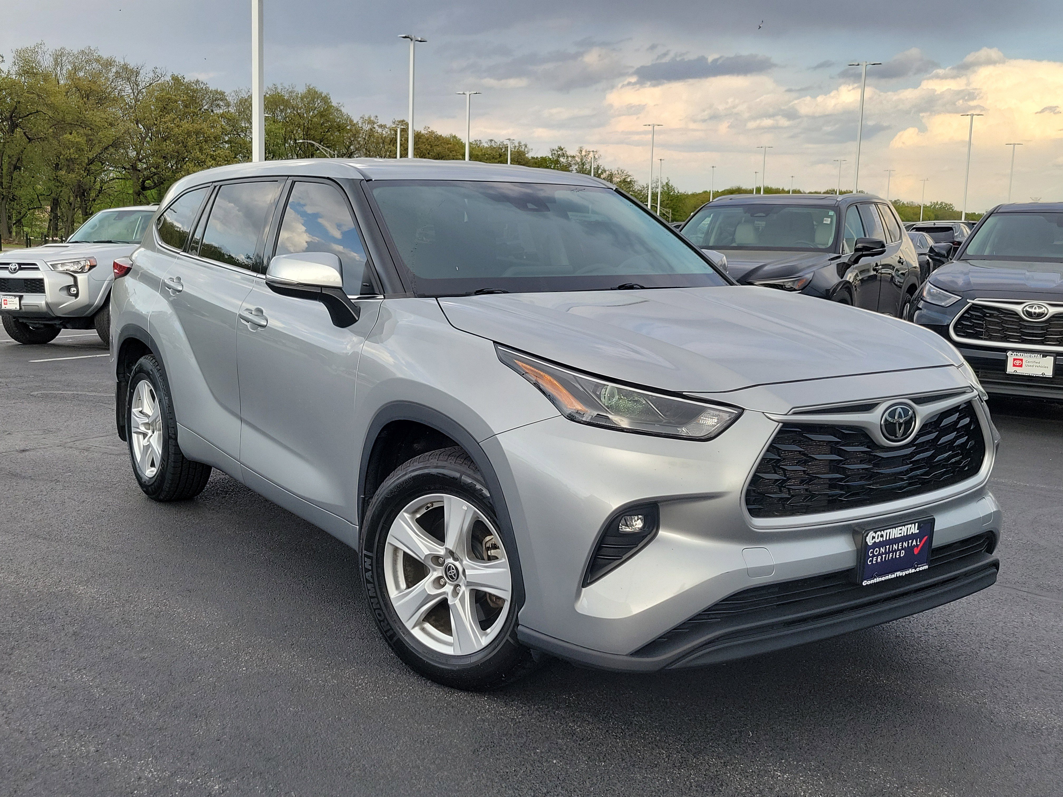 Used 2022 Toyota Highlander LE AWD/4WD image 32